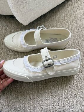 Vans Mary Jane Lace Strap Shoes in Cream